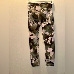 NWOT Athleta ultimate stash II capri legging XXS green print activewear gym